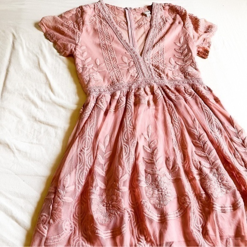 Women’s Chic Pink Lace Mini Dress